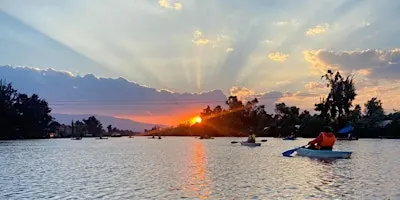 Experiencia Atardecer sobre kayak en Xochimilco Oculto