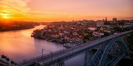 Solo travellers: casual hangout in Porto (4pm)