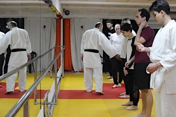 Krav Maga București: prima lecție de autoapărare dimineața,Tineretului Dojo