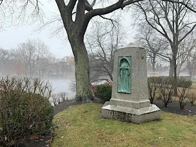 Graceland Cemetery Tour with Author Adam Selzer