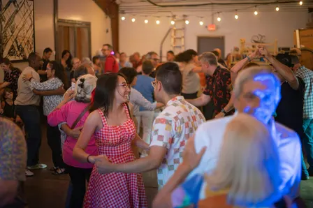 Lindy Hop Social Dance • Learn to Dance