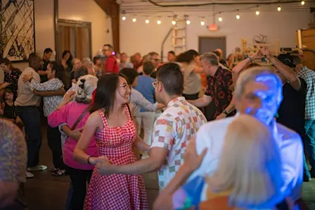 Lindy Hop Social Dance • Learn to Dance