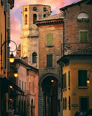 La Reggio del "Popol Giost" tra Storie e Curiosità