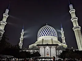 MOSQUE TOURS AT THE BIGGEST MOSQUE IN MALAYSIA (ブルーモスクのナイトツアーマレーシア)