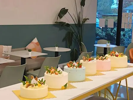 Fun Cake Decorating Class – Flourish BeauTea