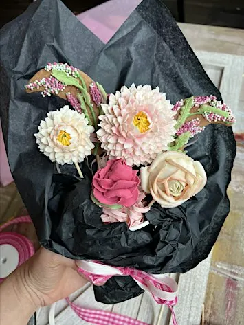 Dahlia-Inspired Floral Cookie Bouquet Workshop at Swan Island Dahlias