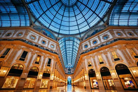 Milano da Bere: una visita in Galleria tra i caffè, gli artisti e la moda