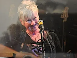 Chris House: Live music at La Divina Thursday Dec. 3rd 6p-8p