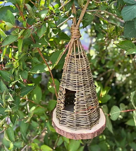 Weave a birdhouse from willow with Jasmine Fassenfelt
