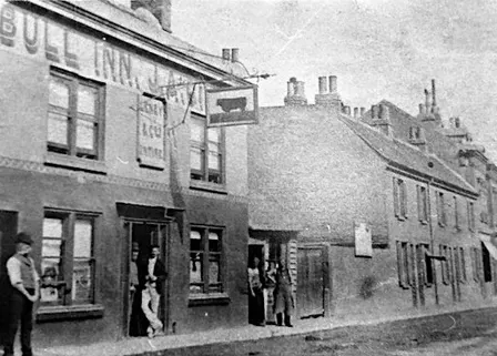 London Road Pubs by Paul Skelton