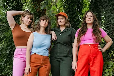 Della Mae in the Backyard