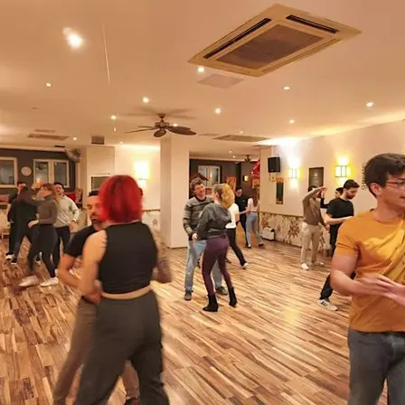 Salsa & Bachata Party - Gemeinsamer Tanzabend mit Workshop & Social