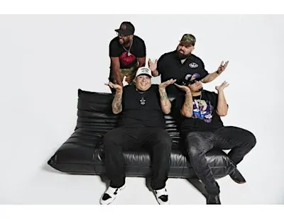 GIOVANNIE & THE HIRED GUNS