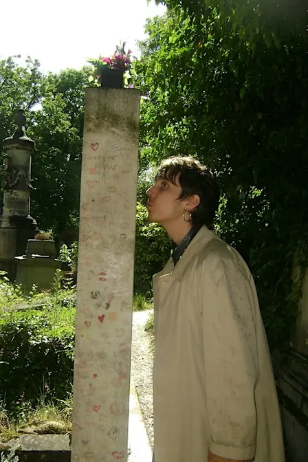 Romantic tour of the Père-Lachaise  with Camille in English (3h)