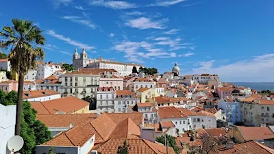 Alfama Walking Tour: Hidden Walls, Underground Ruins and Great Viewpoints