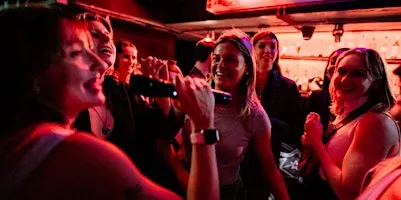 Karaoke & Language Exchange– Entrada Gratis en CALLE 365
