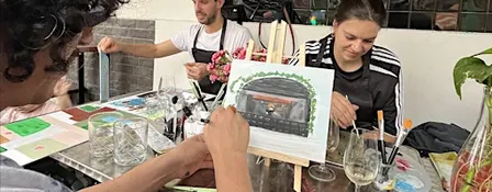 PAINT & SIP WORKSHOP — Drama Radio Bar, Roma Norte  by Rban Tours