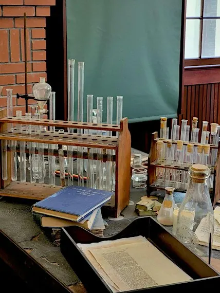 Extraordinary chemical experiments which shaped today’s world (Theatre)