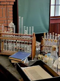 Extraordinary chemical experiments which shaped today’s world (Theatre)