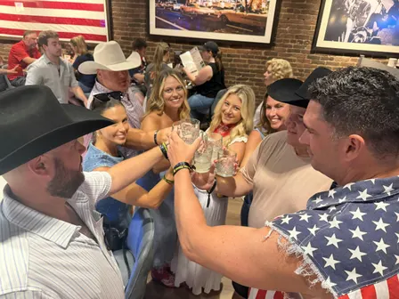 Nashville Group Bar Crawl - Broadway’s Best Bars & Biggest Drink Savings