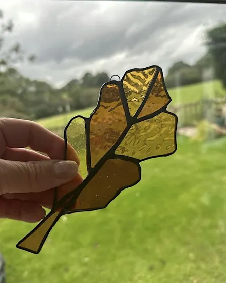 Make a leaf in stained glass