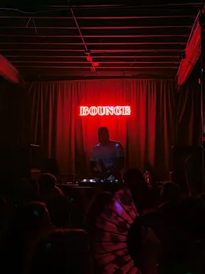 BOUNCE