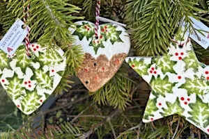 Paint Your Own Christmas Decorations | Paentiwch Eich Addurniadau Nadolig