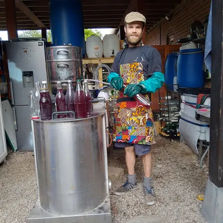 Juice on the Loose- extracting juices by steaming, scratting and pressing