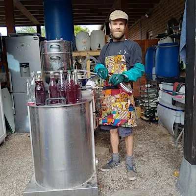 Juice on the Loose- extracting juices by steaming, scratting and pressing