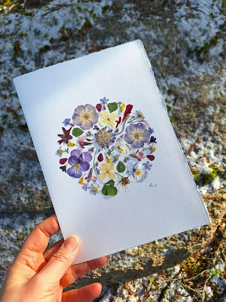 Pressed‑Flower Christmas Card Workshop for Calm, Creative Wellbeing