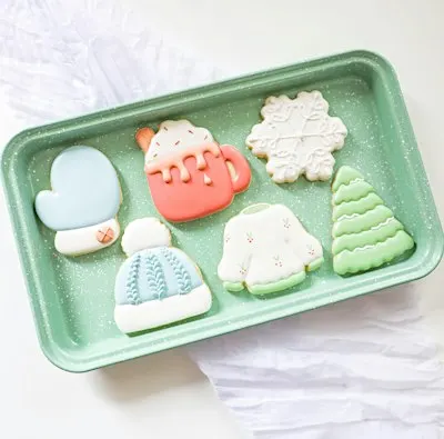 Let’s stay warm making sugar angels at Snow & Sugar Intermediate Class!