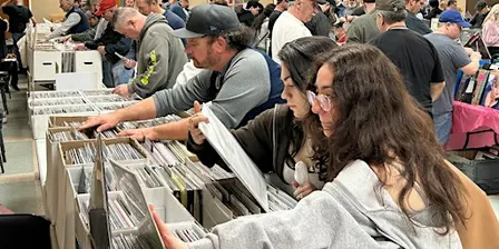 DIG VINYL! 10,000 LPs in ONE ROOM! Burlington Record Riot! Sun July 26th