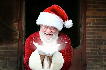 Santa arrives at The Vineyard at Hershey!