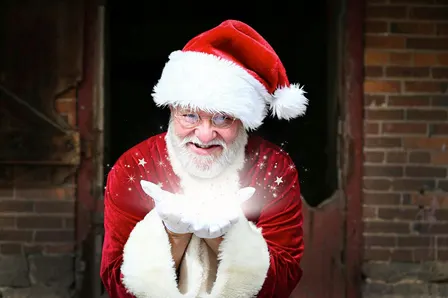 Santa arrives at The Vineyard at Hershey!