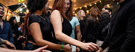 Salsa & Bachata: Tanzen für mehr Selbstbewusstsein und Wohlbefinden
