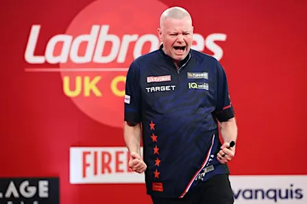 An evening with  darts legend Raymond van Barneveld
