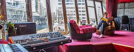 tipBerlin Synthie Lounge mit Fatoni
