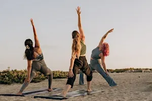 yoga flow + soundbath by the sea ✨