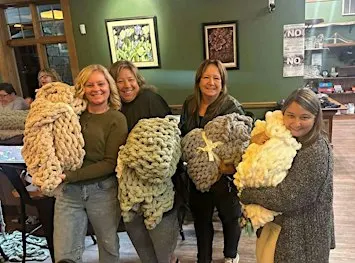 Knit and Sip, Chunky Blanket Workshop
