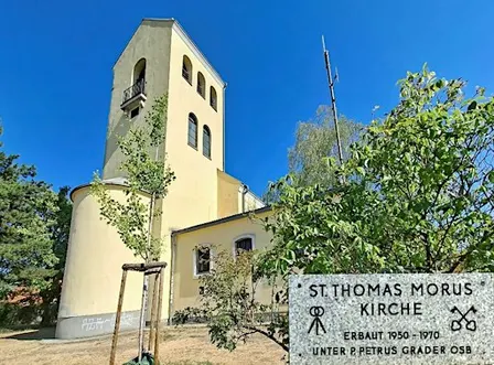 Die Thomas Morus  Kirche am Schafberg und das Kloster Königin der Apostel