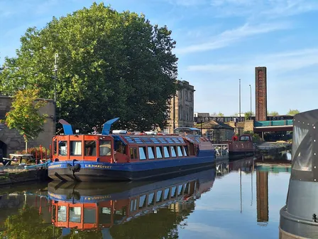 Pie and Pea' cruise on the Sheffield and Tinsley Canal - 2hr 30min