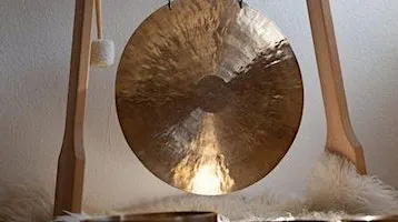 Equinox Saturday Gong & Sound Bath Firle nr Lewes £16 With Leah Star