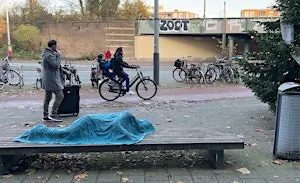 Touching (the) Strangeness – The Tunnel as space-in-between