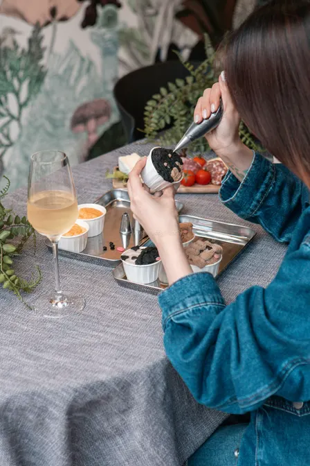Pupcake & Sip | Unlimited Wines & Cake Decorating Workshop