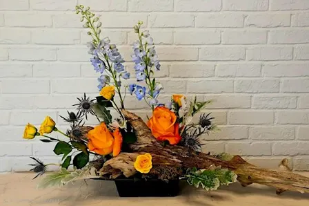 DIY Driftwood Floral Design