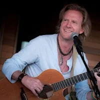 WISCONSIN SINGER/SONGWRITER SERIES   presents  RUPERT WATES in concert