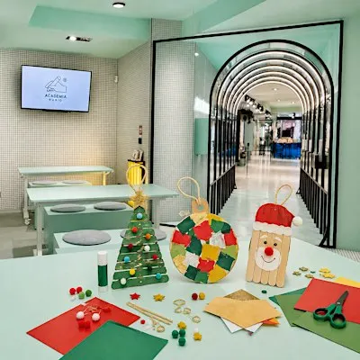Fábrica de Adornos de Papá Noel. De 6 a 9 años en Academia RUBIO