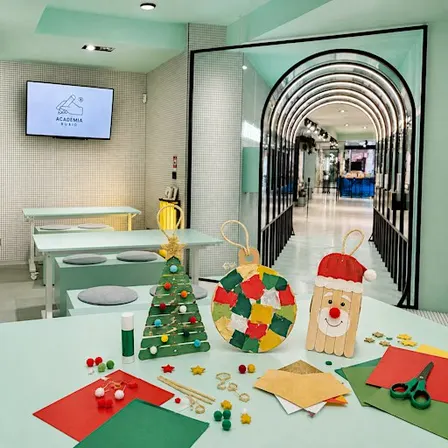 Fábrica de Adornos de Papá Noel. De 6 a 9 años en Academia RUBIO