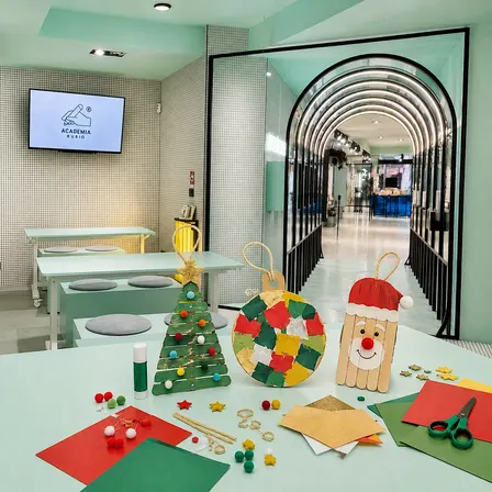 Fábrica de Adornos de Papá Noel. De 6 a 9 años en Academia RUBIO
