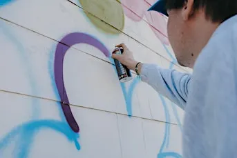 Spray Workshop “Addressing Tomorrow” mit Street Artist Coins
